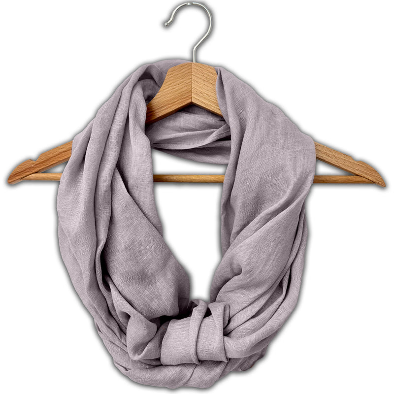 Infinity scarf pastel lila on a hanger