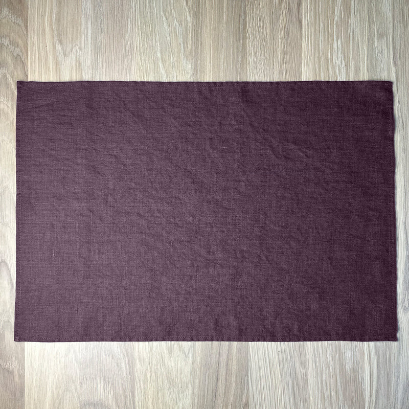 Aubergine-linen-placemat-on-wooden-table