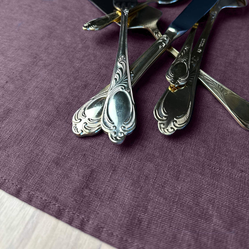 Aubergine-linen-placemat-with-cutlery