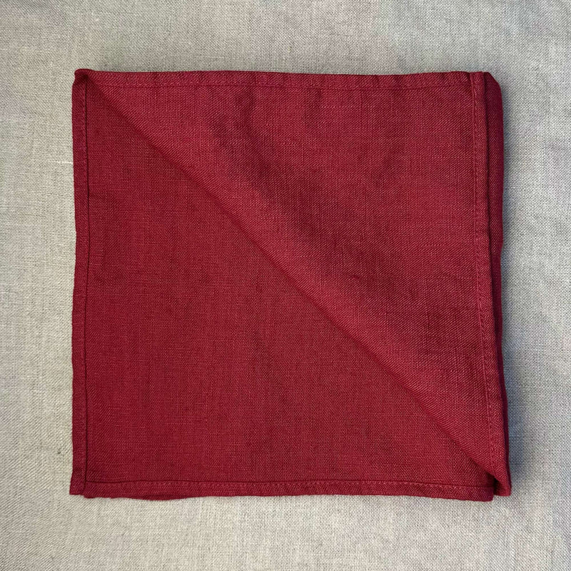 Laneni prtiček - karmin barva, 42x42 cm