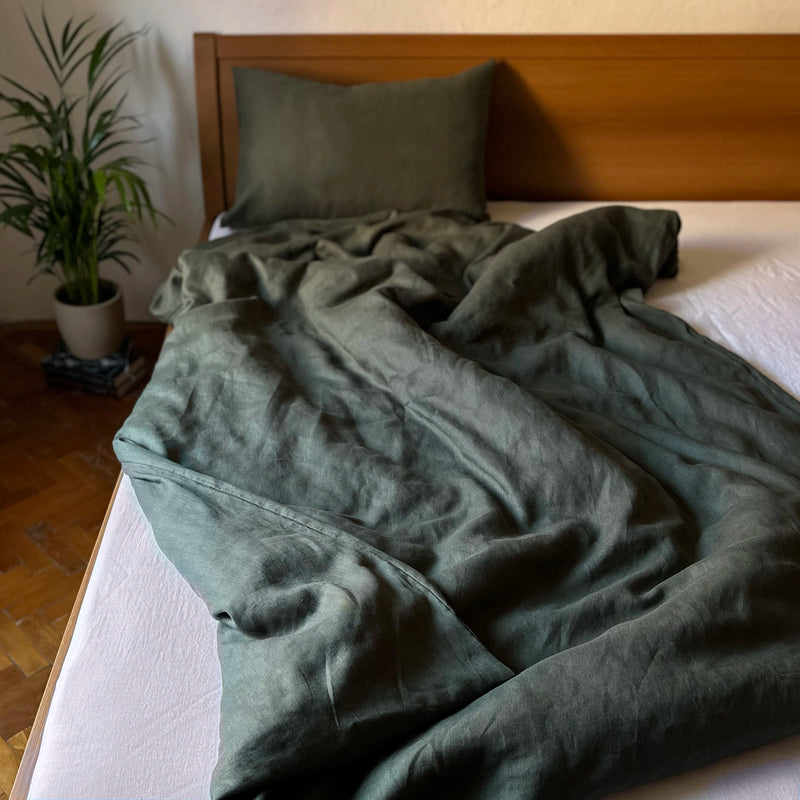 Linen green duvet cover and pillowcase and flower