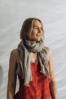 Sciarpa di lino grigio